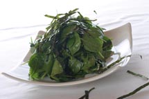 AsianSpinachSaladwithMisoGingerVinaigrette